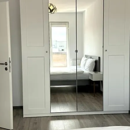 Seville Cu Terasa & La Munte *