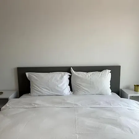 Seville Cu Terasa & La Munte Appartement *