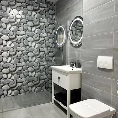 Seville Cu Terasa & La Munte Appartement