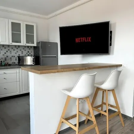 Apartament Seville Cu Terasa & La Munte *