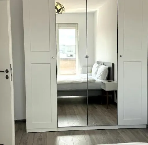 Seville Cu Terasa & La Munte *