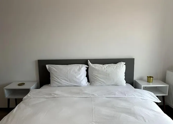 Seville Cu Terasa & La Munte Apartment *