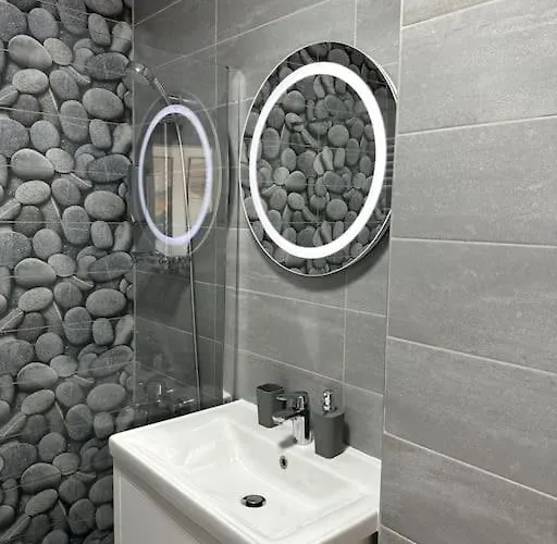 Seville Cu Terasa & La Munte Apartment