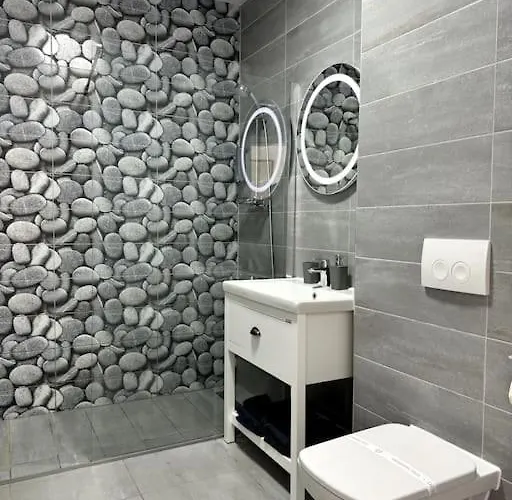 Seville Cu Terasa & La Munte Apartment