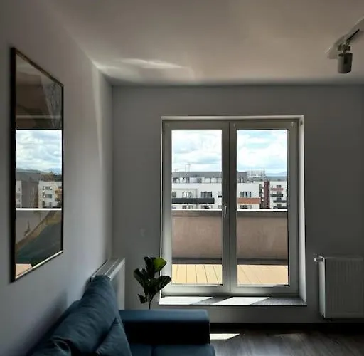 Seville Cu Terasa & La Munte Apartment