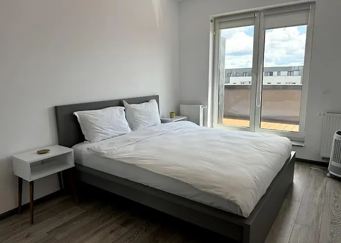 Seville Cu Terasa & La Munte Apartment *